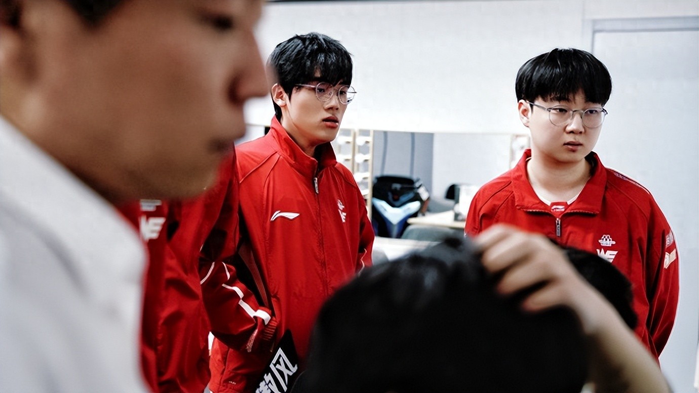 EWC Selection Match Features a Bot-like Game! BO3 Takes Only 49 Minutes, Breathe, After a 1-Year Hiatus, Spins Like a Top