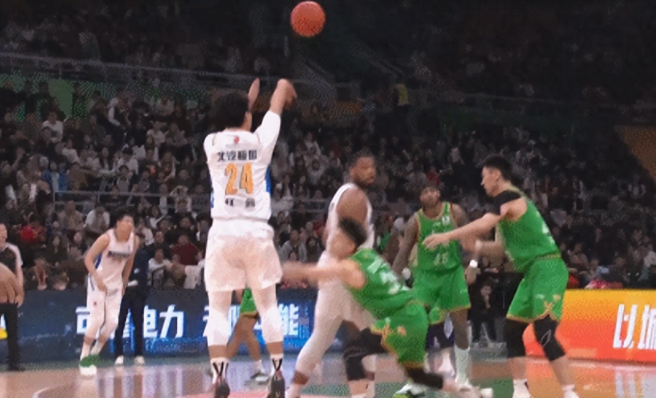 15-point comeback! Zhao Rui erupts with 13-of-11 shooting for 34 points, Beijing ends Liaoning's 6-game winning streak