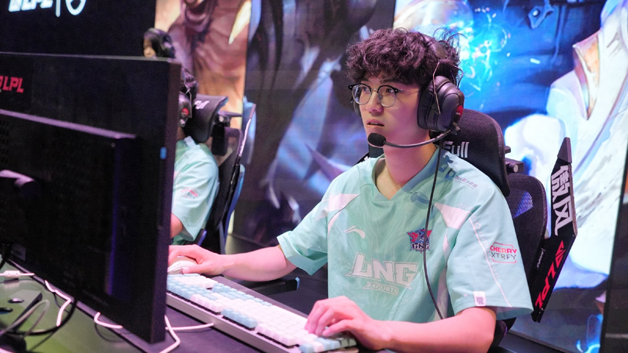 LPL players teamed up to ruin their reputation! Shanks has been fined three months&#39; salary, and viewers are dissatisfied, calling for an official suspension.