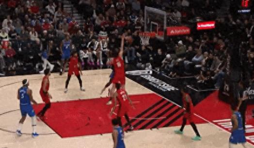 Explosive! A huge block by the NBA first-round pick! The Trail Blazers coach criticizes Yang Hansen.