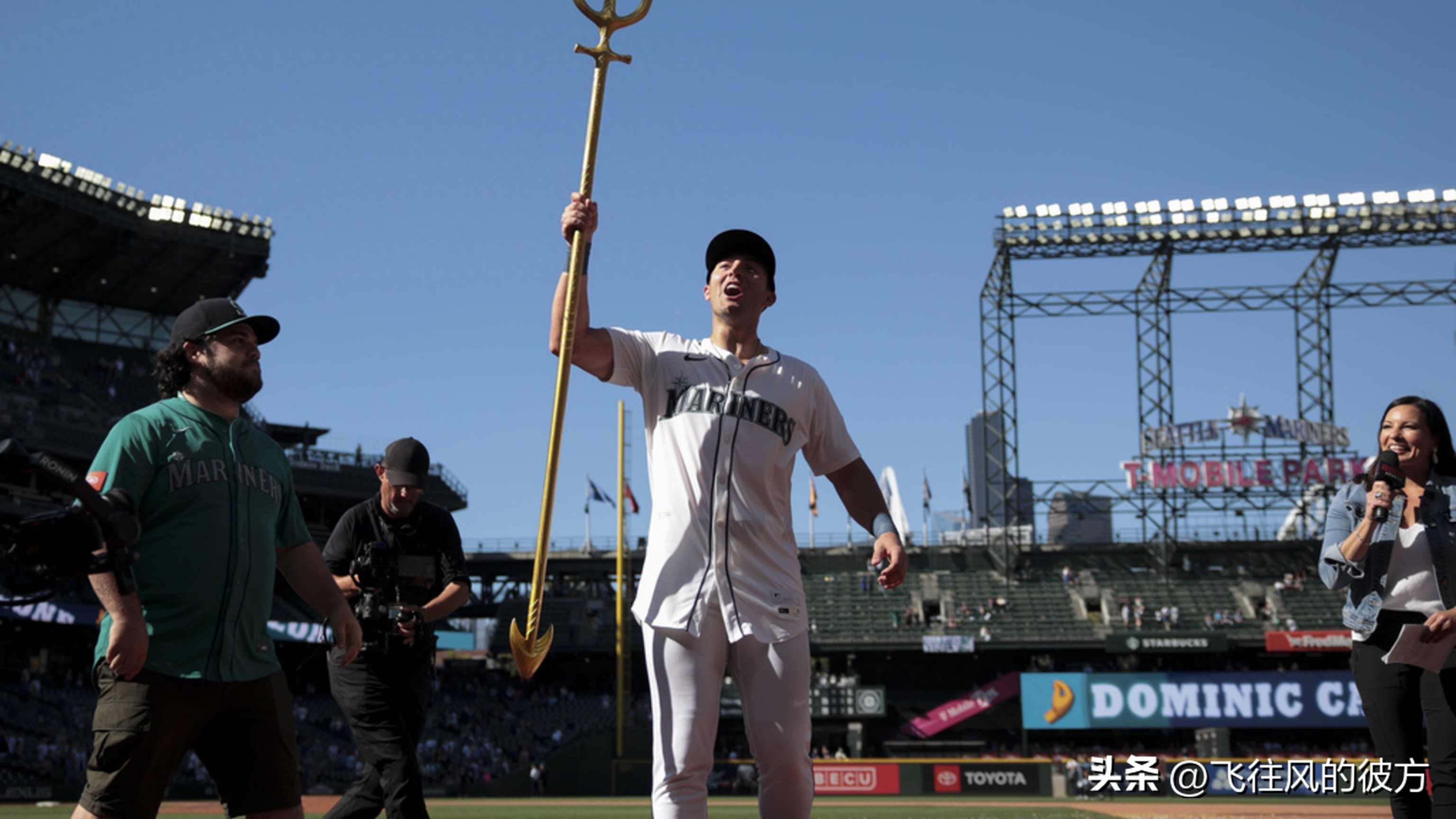 After Naylor&#39;s exit, the Mariners swept the White Sox in extra innings, tightening the AL West race.