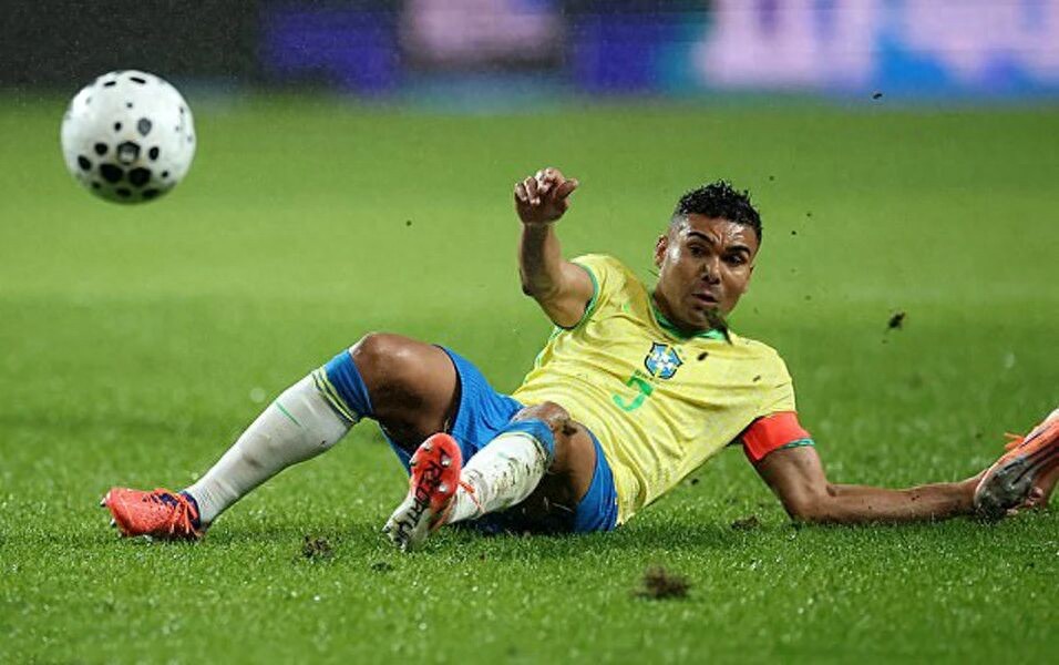 Casemiro willing to cut salary by 50% to extend contract at Manchester United! Starting spot against Liverpool uncertain, boldly claims Premier League title