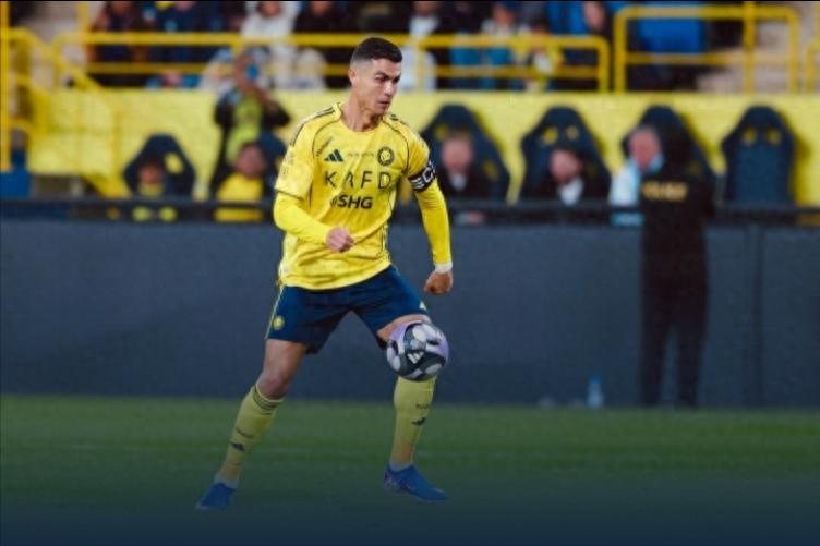 Cristiano Ronaldo is gradually approaching the milestone of 1,000 goals. After three rounds with no wins, his team has dropped 8 points and now trails the league leader by 4 points. The next match is an away game against Al Hilal.