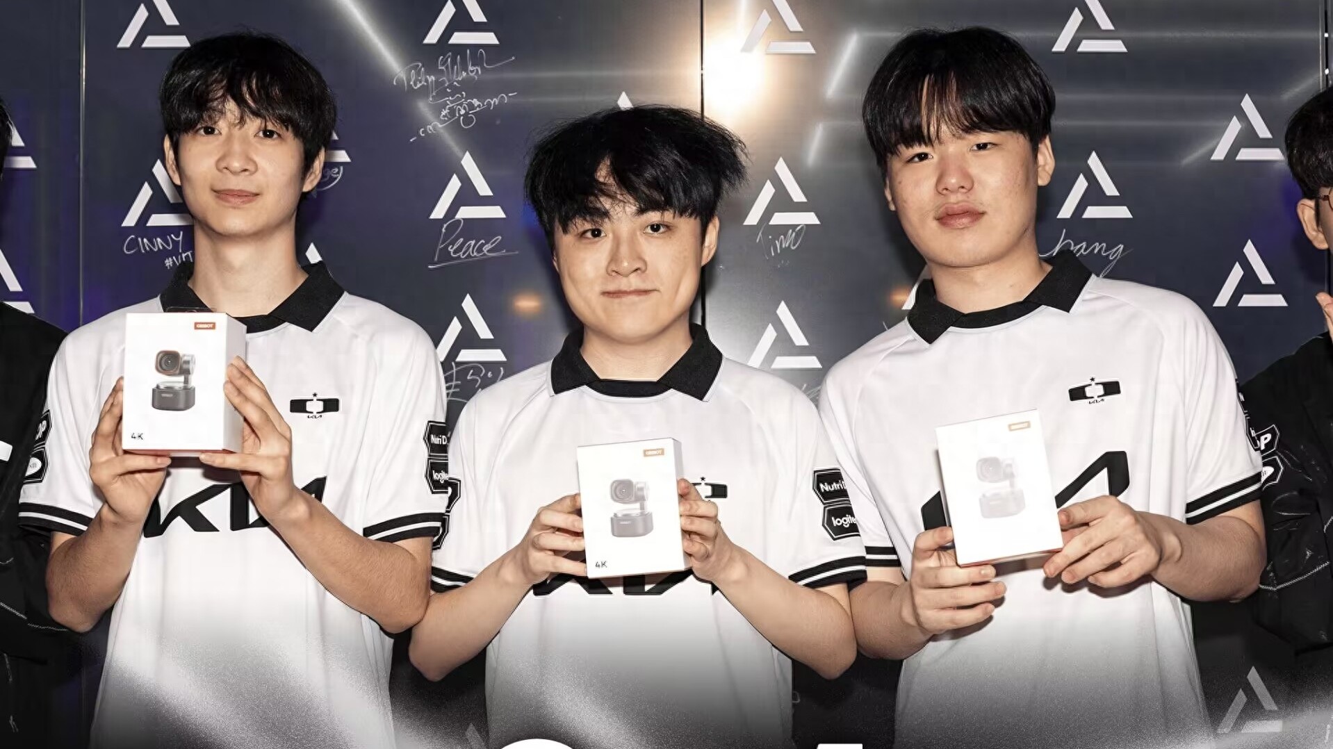 LCK's top team suffered an upset! The former substitute AD, going up against "Little Shroud," claimed the MVP.