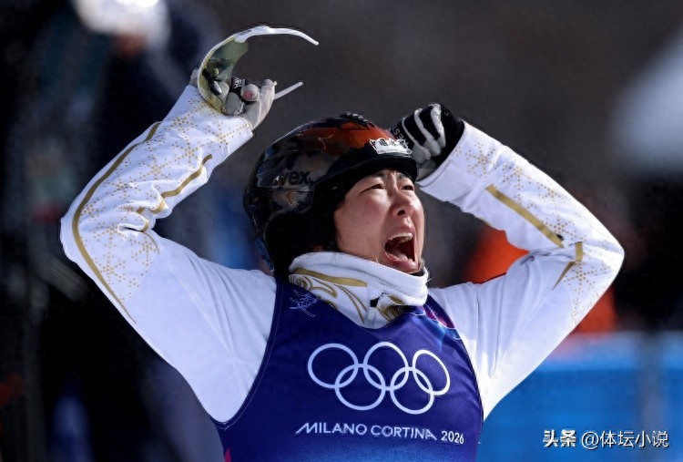 The Chinese team is incredibly strong! They won two gold medals in just two hours, skyrocketing to 14th place on the Winter Olympics gold medal leaderboard, leaving South Korea behind.