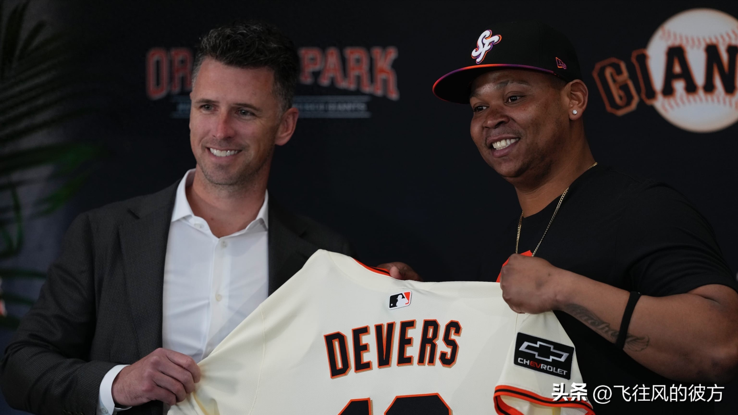 Devers appeared at the press conference and said: Willing to obey the San Francisco Giants' garrison arrangement