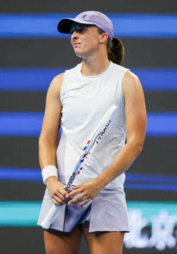 The worst season start for the Silk Stockings, with the former coach shifting blame to the psychologist, while her father fiercely rebukes the critics.