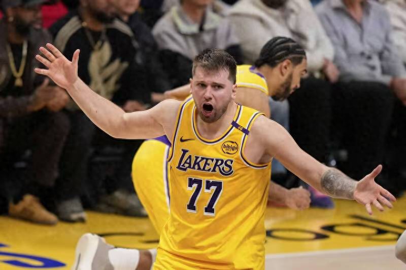 Weakness in the restricted area has become a fatal injury in the playoffs, and the Lakers will strengthen the center in the offseason