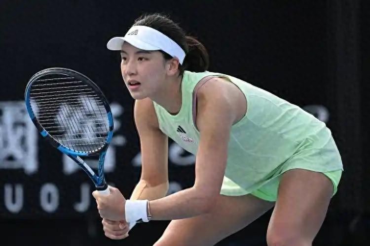 Arriving at the place where glory begins, after a fierce battle over three sets, &#34;Chinese Sharapova&#34; advances to the quarter-finals.