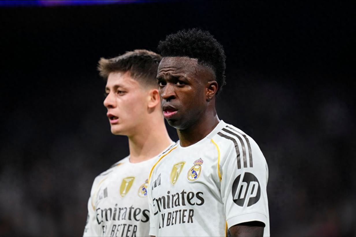 皇马的问题在于攻击火力过于集中,球队的第二得分手本赛季仅有5个进球,并且经历了12场未能破门的低迷期。