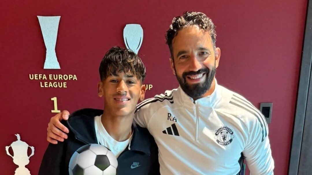 曼聯疑似為青訓新星首秀鋪路!曝他不喜歡「小梅西」的綽號,想做真正的自己