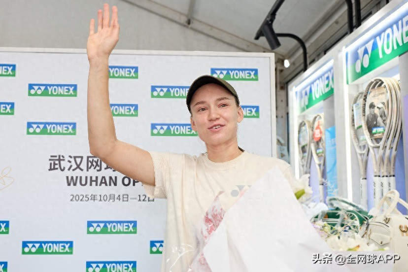 Rebeka attends YONEX Wuhan Open signing event: aiming to advance further in Wuhan