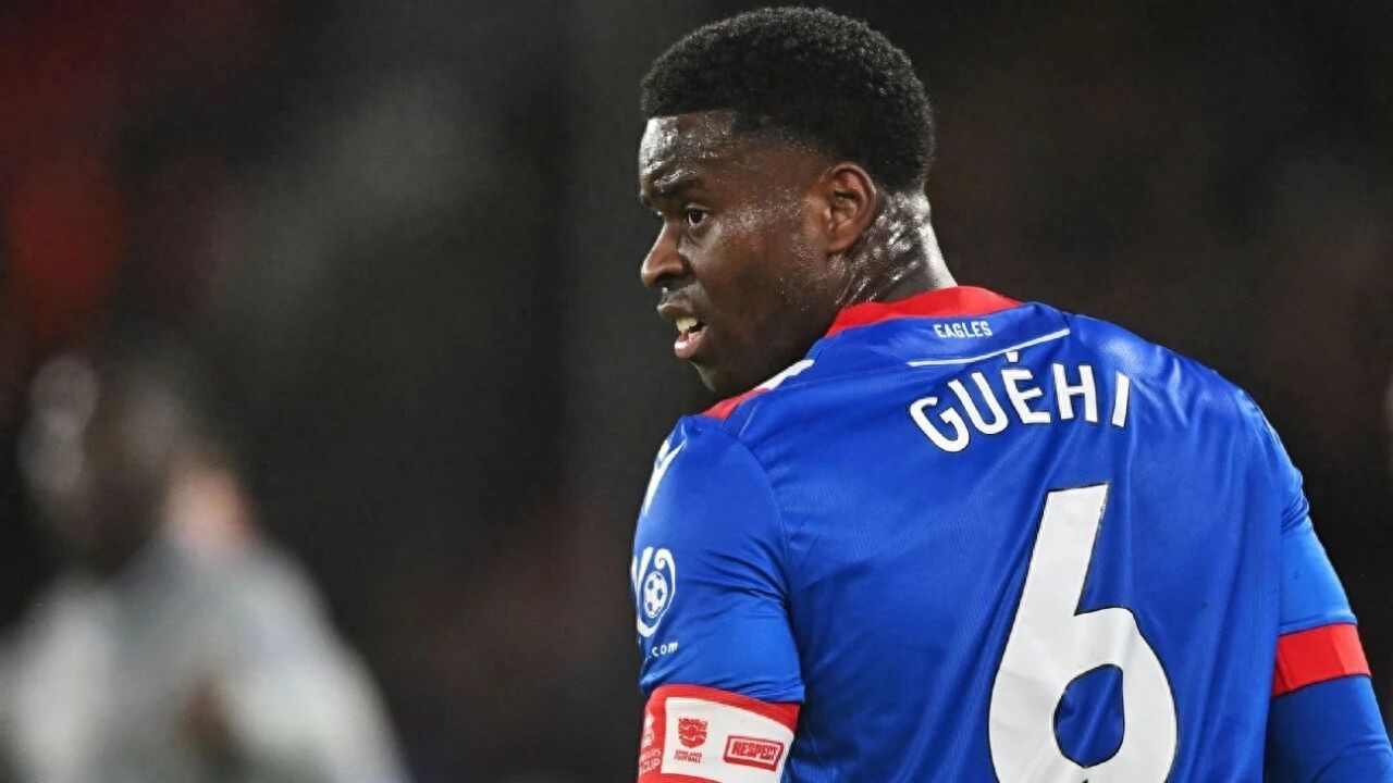 Manchester United plans a 10-man shortlist to strengthen their defense, led by a free transfer defender! Everton’s prodigy returns to the scouting list.