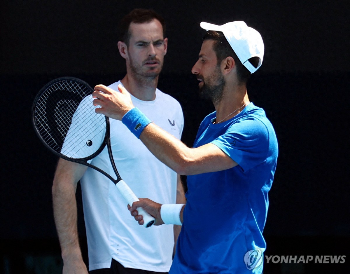 Novak Djokovic, who recently suffered a three-game losing streak and fell into a slump, ended his contract with coach Murray