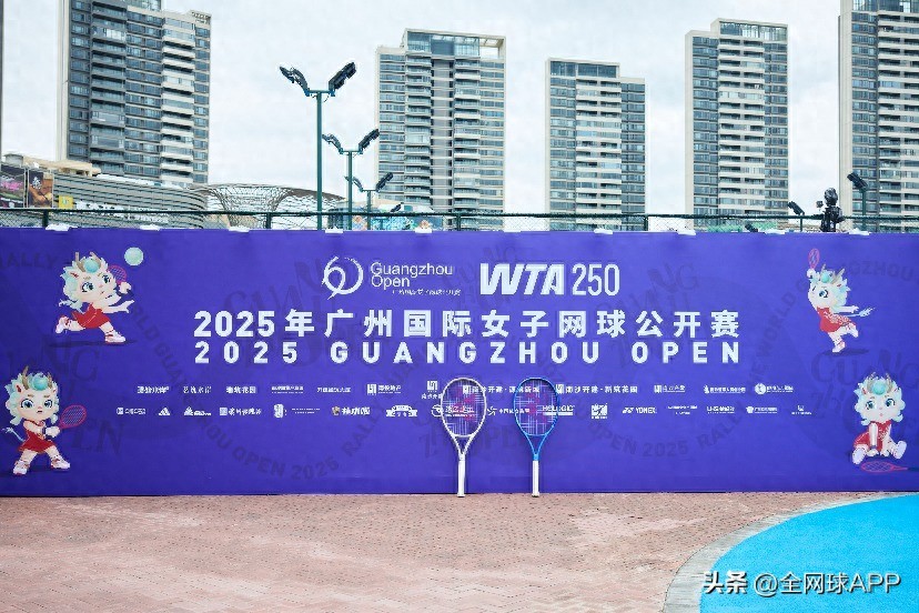 Together forging a golden land of tennis, YONEX supports the new journey of the Guangzhou Open with technology and warmth.