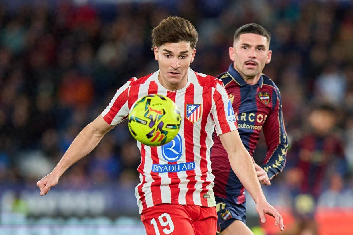 Not Barcelona, not Arsenal, but Chelsea: Alvarez is deep in negotiations to return to the Premier League