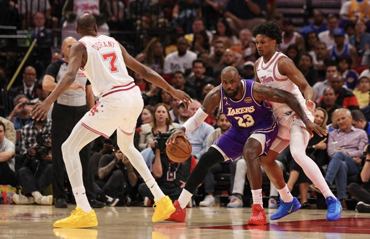Dual-Core Dominance! Luka Doncic Scores 40+9+10, LeBron James Hits 30 Points on 14-of-13 Shooting; Lakers Defeat Rockets to Secure 7-Game Winning Streak