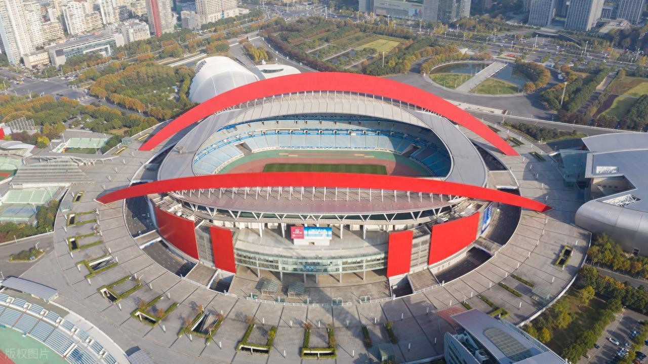 High attendance in the Soviet Super League: Low ticket prices are just the tip of the iceberg?