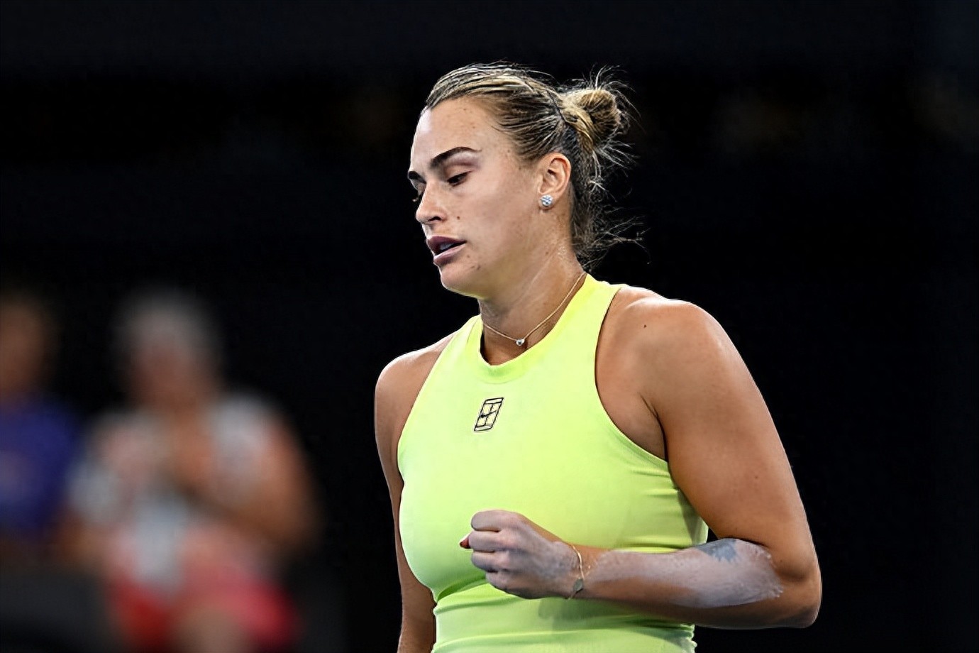 The first tour disaster of 2026 has occurred, with Sabalenka turning into a breakfast delivery person, finishing her match in just 47 minutes.