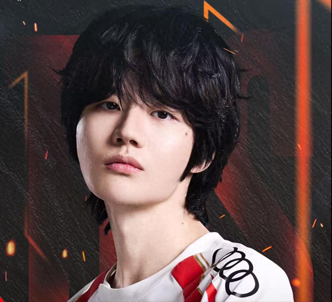 ShowMaker is coming to play in the LPL! An LPL championship team signs a new Korean import, and a core veteran is let go.