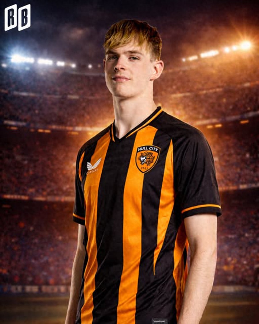 Ten Hag's favored player at Manchester United has received an offer, and the new coach has made a decision on his future! Barcelona has informed Rashford that they intend to make his move permanent.