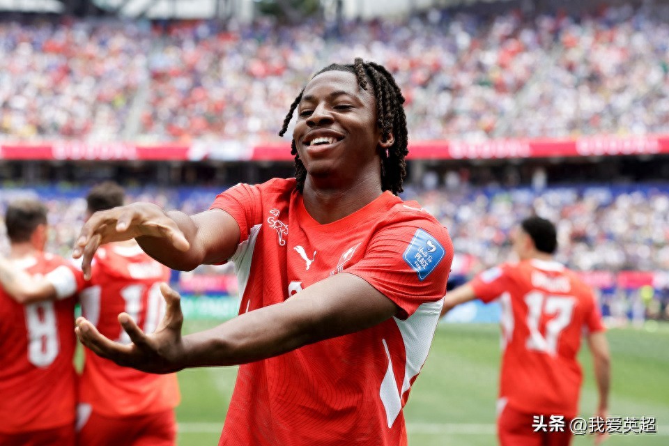 Substitute scores a brace in 19 minutes! The most expensive prodigy saves Switzerland, already valued at €50 million at age 20, drawing attention from three Premier League clubs.