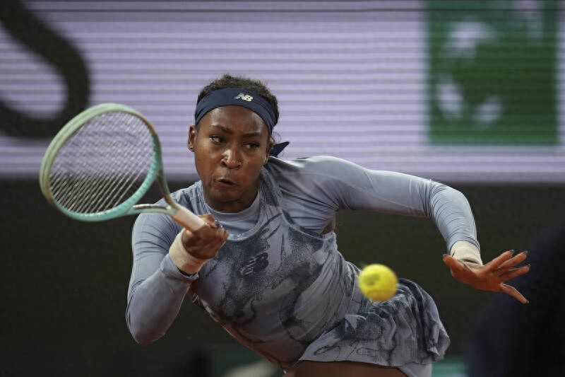 Looking forward to the 2025 French Open women's singles semifinals, Gauff is already mentally prepared to "play the whole court with one person".