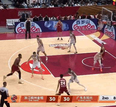 10 points and 5 rebounds! A spectacular career debut! China's future top offensive guard