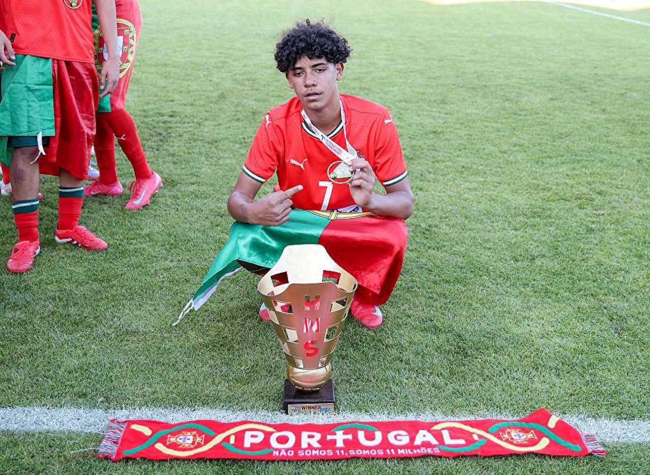 Ronaldo's eldest son scored twice to attract the attention of giant scouts, and he is one step closer to Ronaldo's father and son playing side by side