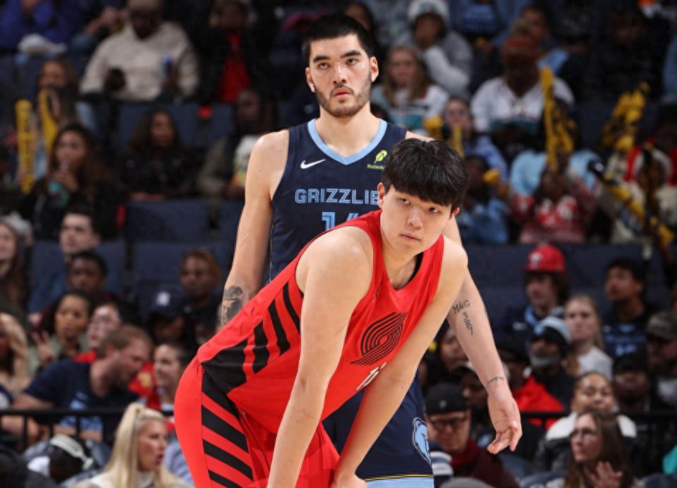 Team reporter: Yang Hanson's journey to firmly establish himself in the NBA is still a long way off; the most controversial moment was when he got hit in the face.