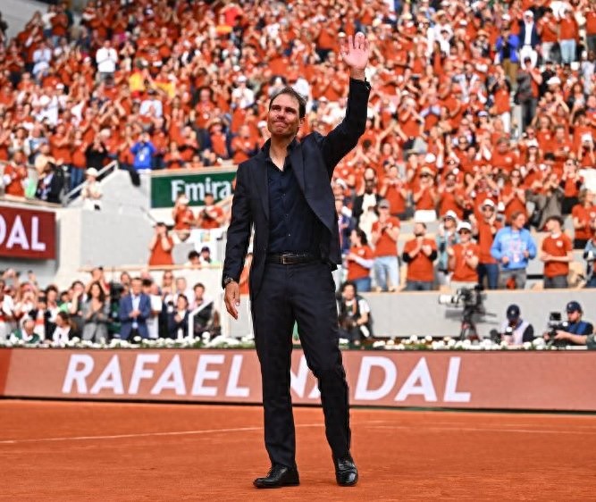 The Big Four reunited with Nadal in tears, sending 6 eggs and 12 fritters on the first day of the French Open, and Zheng Qinwen's opponent changed greatly