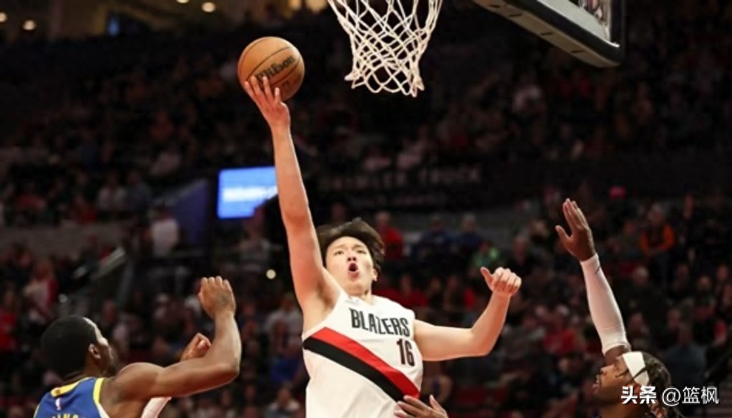 After only three games, Billups has already crafted tactics specifically for Yang Hansheng, truly treating him as a core player in the interior.