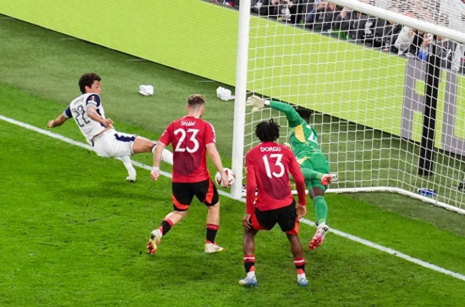 Manchester United missed the Europa League 0-1 and set their worst season! The tactics were wrong, and Amorim officially announced that he would not resign