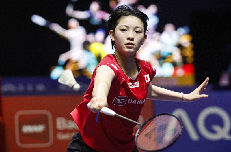 The beautiful girl Yuka Miyazaki completed her revenge and reached the round of 16 of the 2025 Indonesia Open Badminton Championships