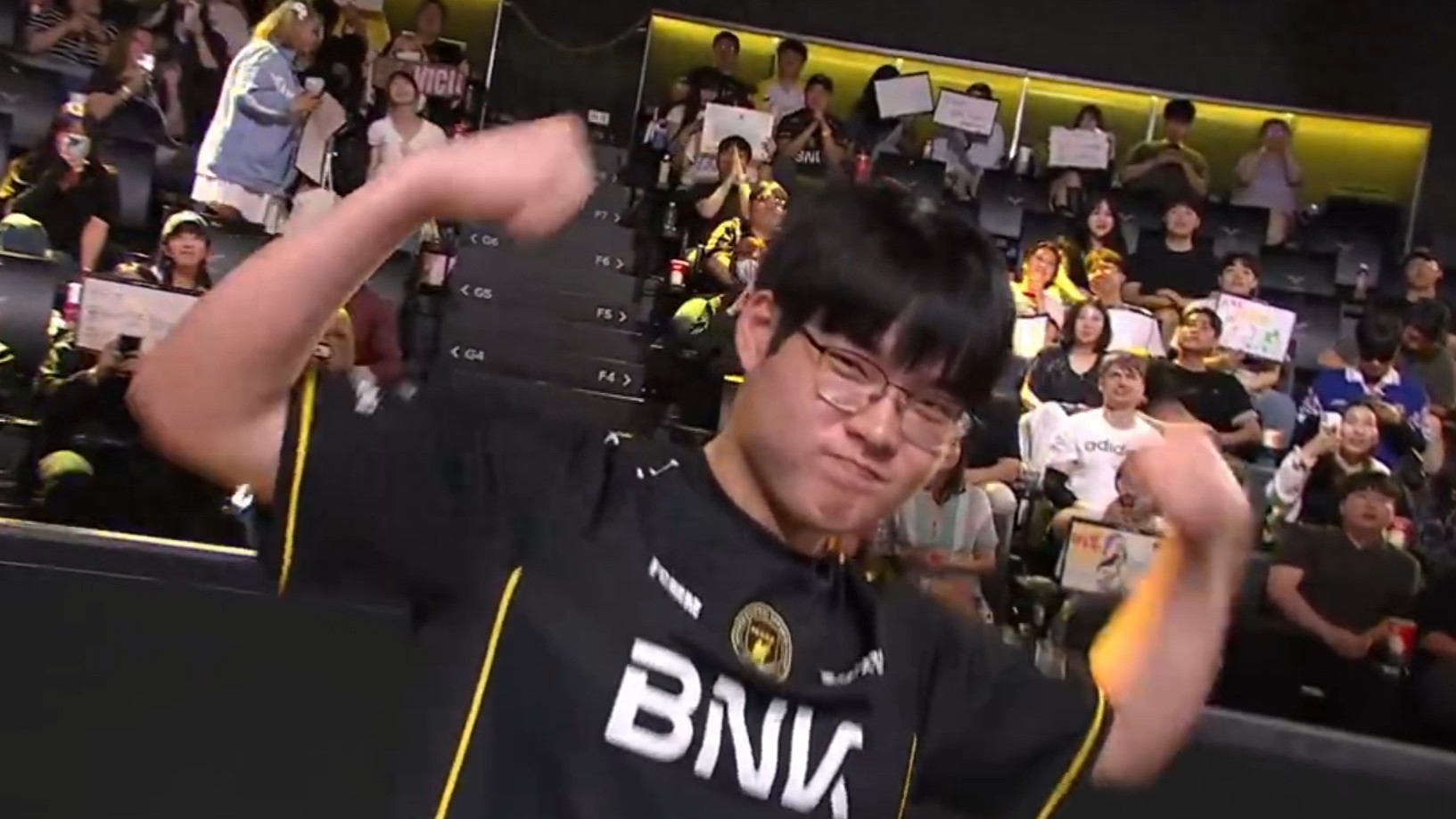 T1 actively chose BFX as their opponent! Guan Zeyuan's "48 meme" led to complaints, with a penalty severer than PYL's.