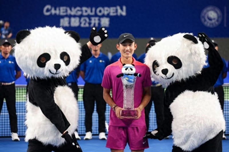 Summary of the first two days at the Australian Open: Mixed fortunes for Chinese players, and Wawrinka lives up to his wildcard!