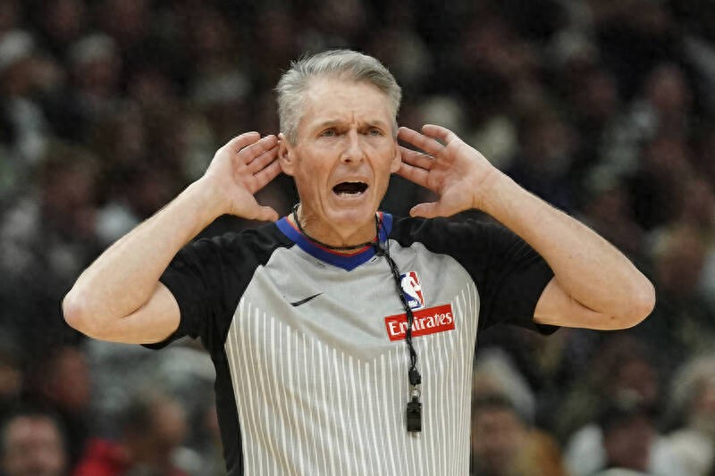 The NBA Finals G5 is about to start, and there were many criticisms of referee Foster's decision before the game
