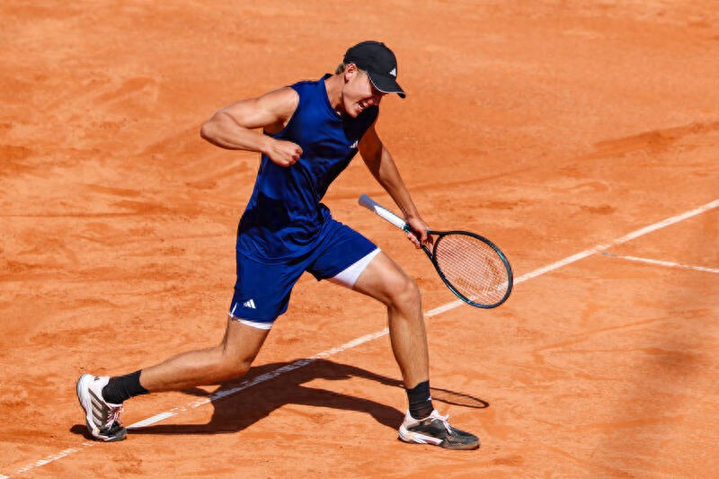 German teenager Engel won his first victory on grass court in his career, and he equaled his idol Nadal in the all-time record