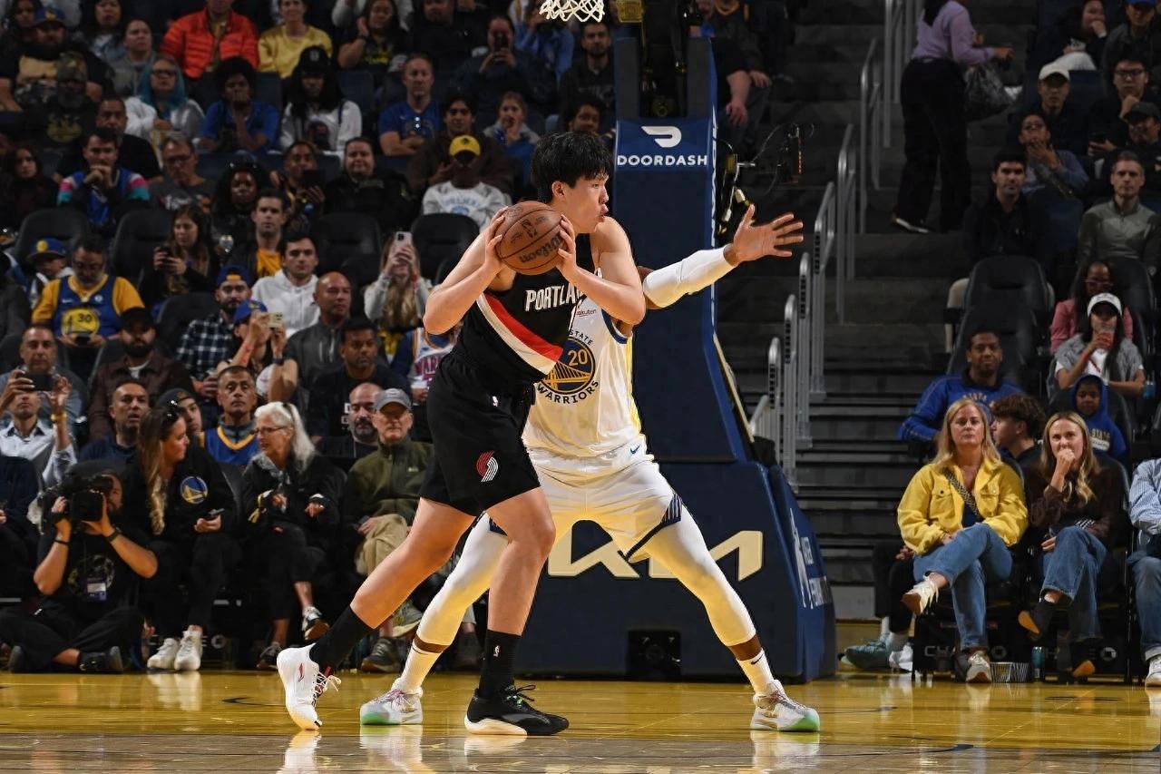 Yang Hansen is the best defensive player in the CBA; how did he become a defensive liability in the NBA? Here are two reasons!