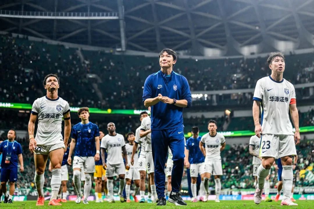 Wuhan Three Towns have gone 8 matches without a win and have suffered the worst defeat in club history, sounding the alarm for relegation once again.