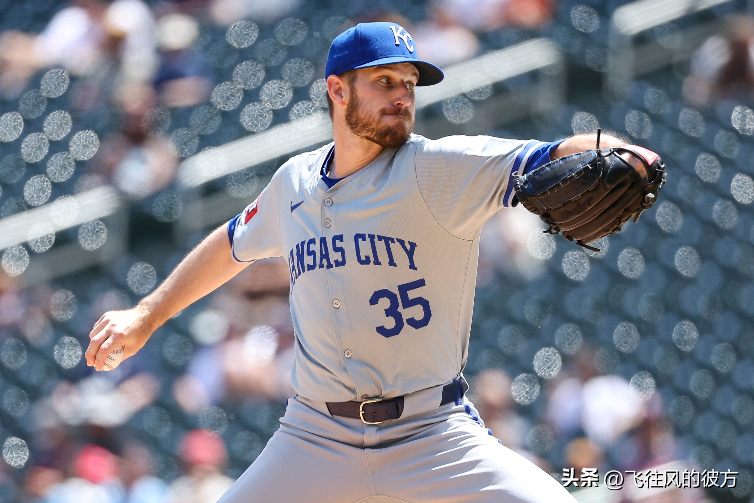 Dodgers sign right-hand shooter Stratton to release Millerton's roster space