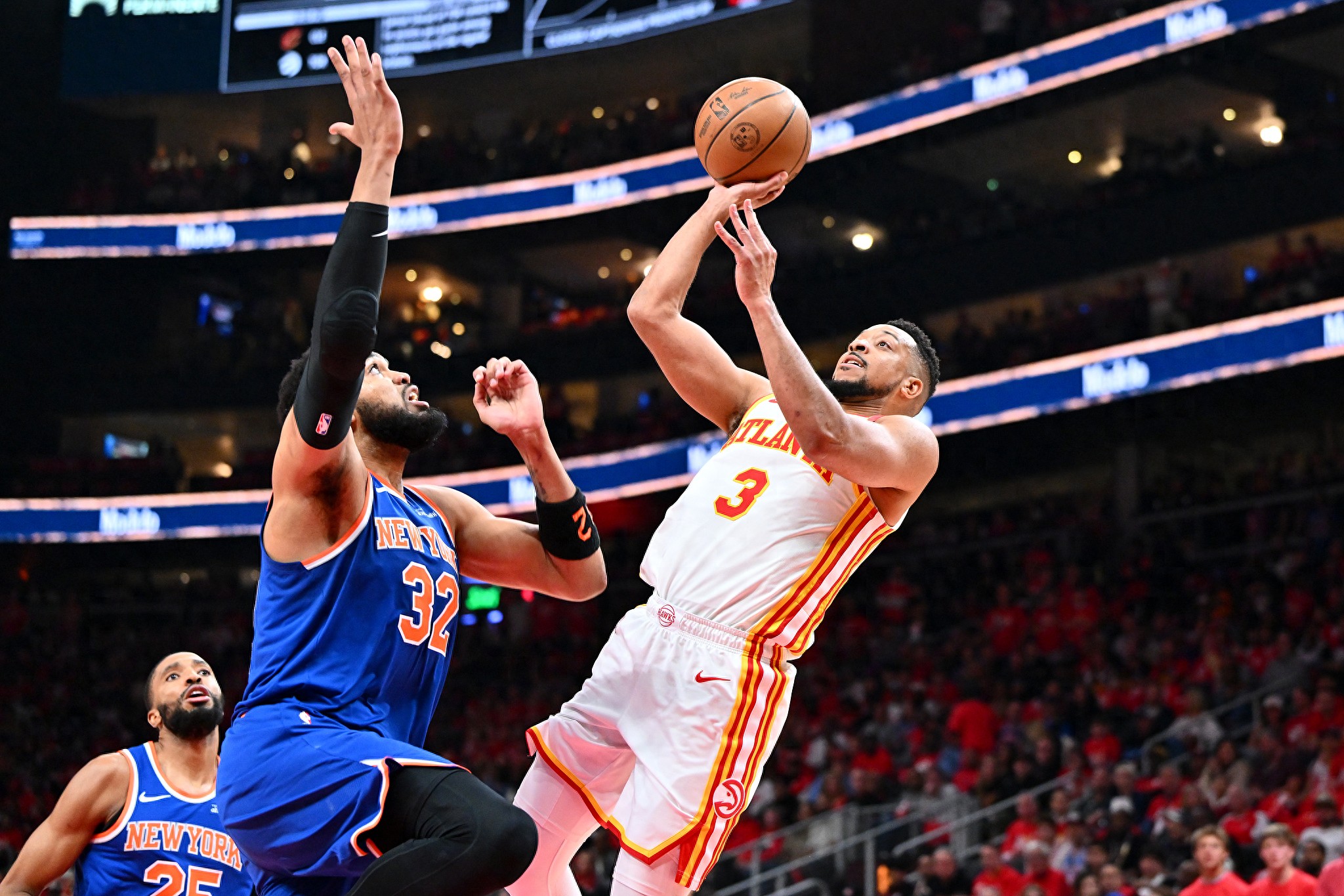 CJ's clutch shot + Kuminga's decisive steal! Hawks narrowly defeat Knicks 109-108, series lead 2-1, three stars combine for 76 points