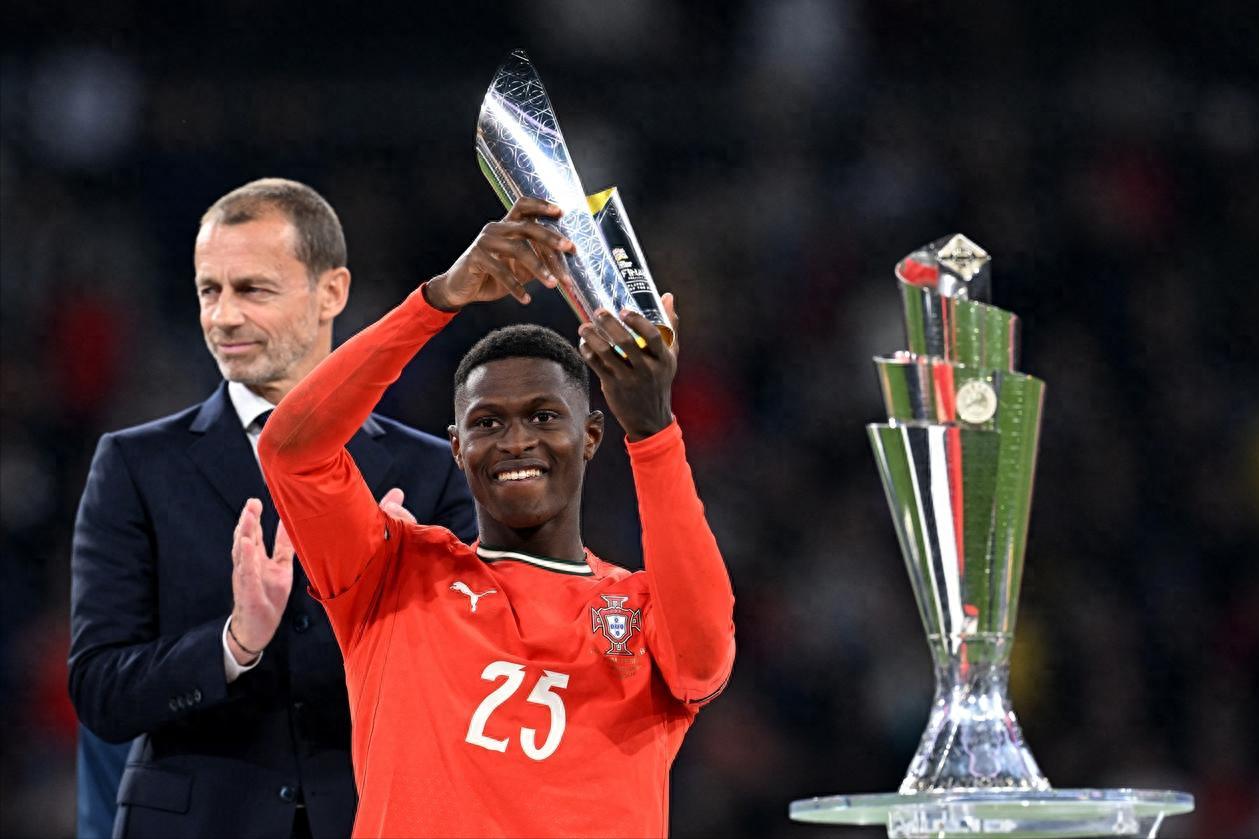 UEFA Nations League final Why 40-year-old Ronaldo scored 17-year-old Yamal is dumb because Portugal has Mendes