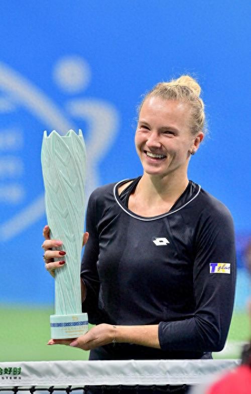 Losing the first set is no big deal! Siniakova achieves a career breakthrough with three consecutive comeback victories.