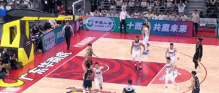 20-point comeback! Zhao Rui scores 23 points against former team, Zhou Qi only 3 points; Germain hits three-pointer to seal Beijing's win over Guangdong.