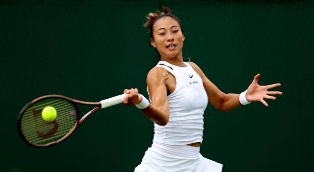Zheng Qinwen's grass debut time caused controversy! Some people say it's superstar treatment, some people say it's a pit