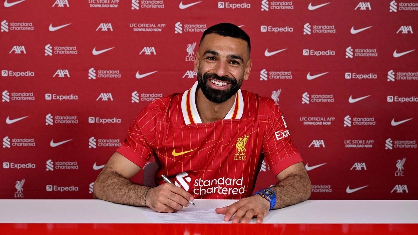 After signing a new contract with a £400,000 weekly wage at age 33, Salah’s form has declined sharply; Klopp hesitates to bench him, and the four consecutive defeats may just be the beginning.