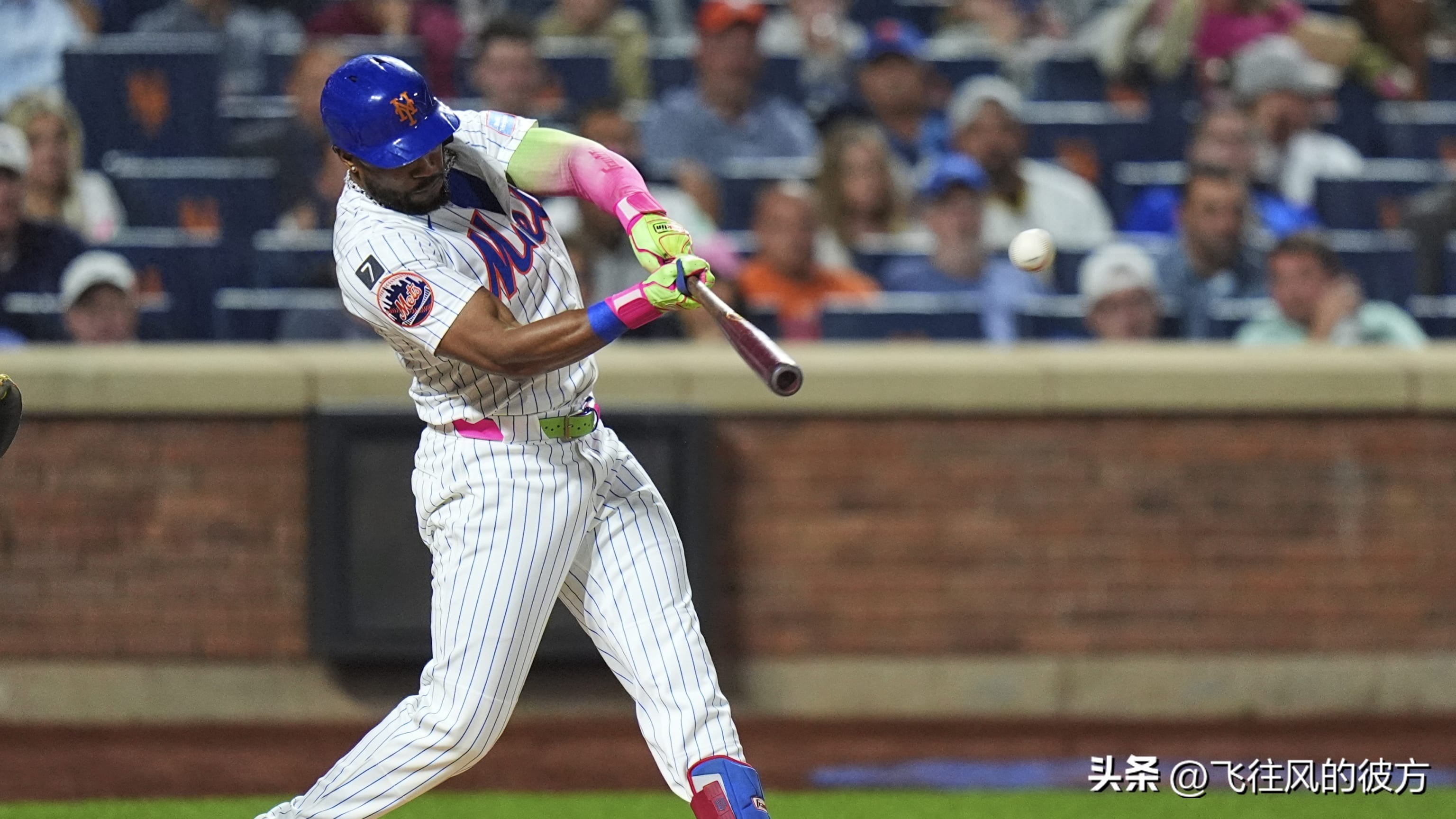 The Kansas City Royals have signed veteran Matt to a one-year contract, strengthening right-handed outfield depth.