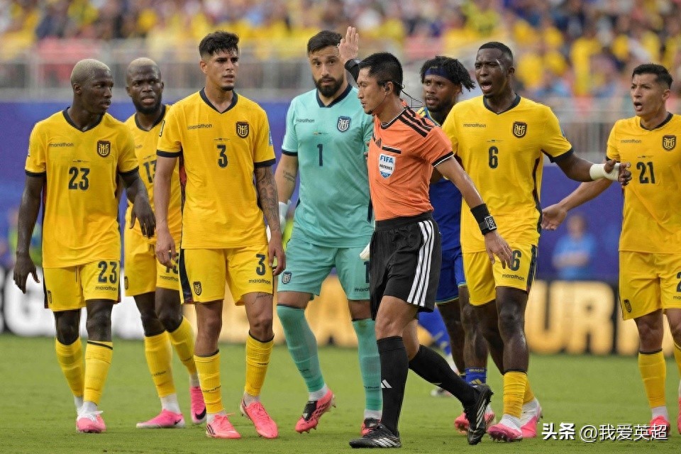 World Cup referee debut! Ma Ning steals the show with 6 yellow cards, rejects a last-minute penalty, and sternly silences player protests.