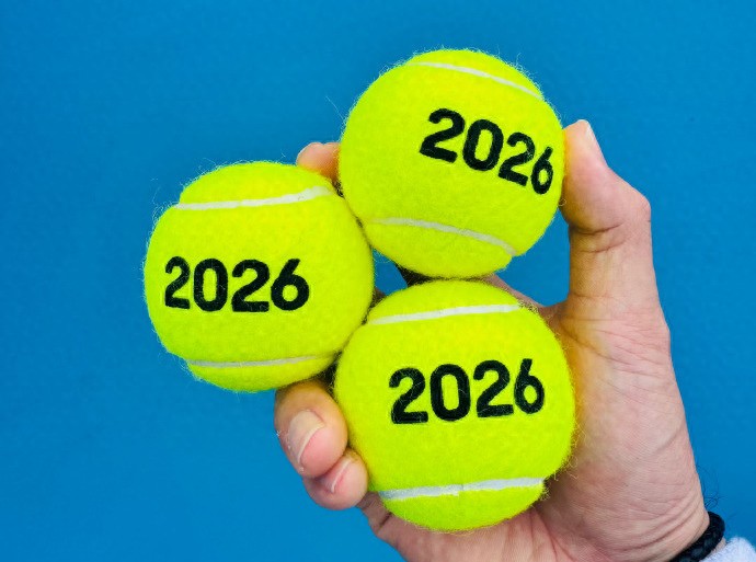 White dominates black! The fiery player wins her first WTA 1000 title, with Auger-Aliassime serving a bagel, while Abing and Huang advance together.